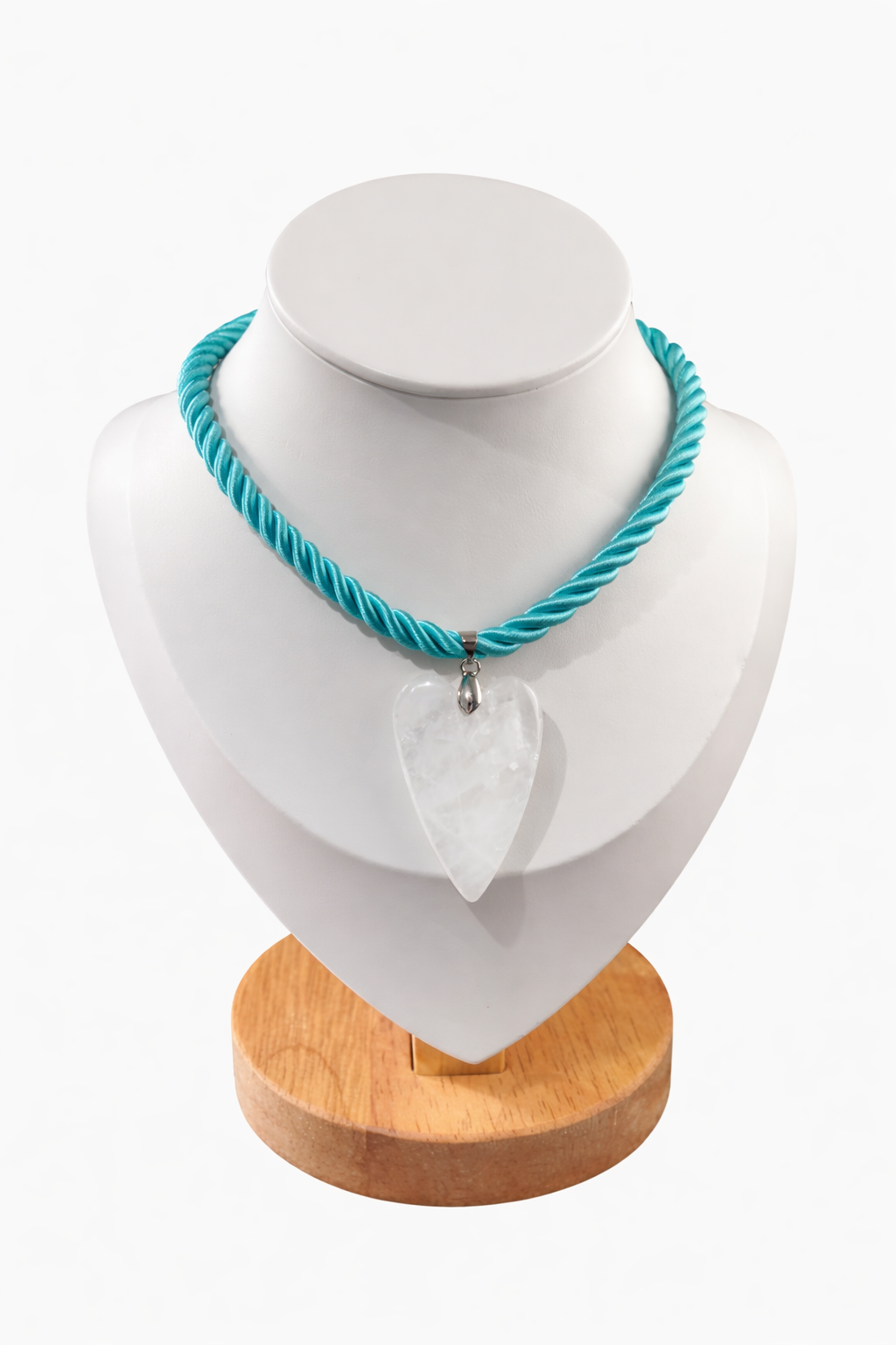 Collar de cordón trenzado con dije de corazón cuarzo